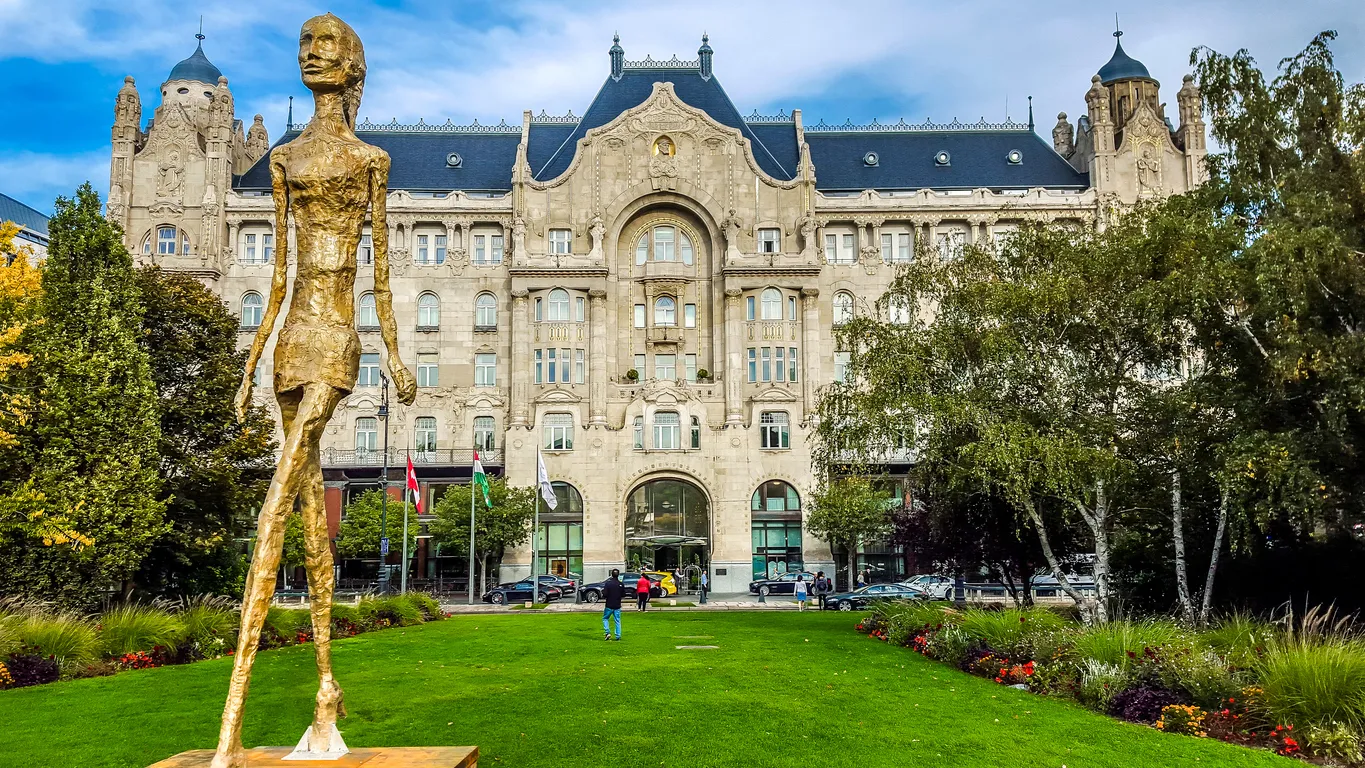 Le palais Gresham de Budapest © iStock/Inna Zabotnova