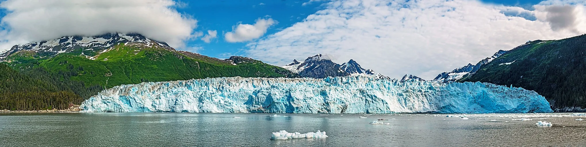 Le glacier Meares, un glacier de marée à Unakwik Inlet dans la forêt de Chugach, en Alaska.© iStock / Gerald Corsi