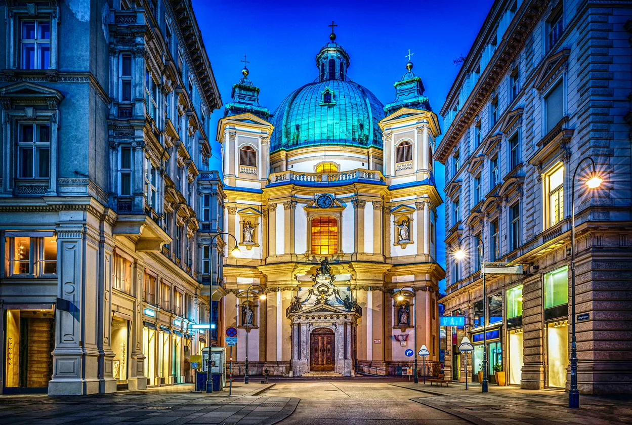 L'église Saint-Pierredans le Iᵉʳ arrondissement de Vienne, sur la Petersplatz conçue dans le style baroque, achevée en 1733. © iStock / Trifonov_Evgeniy