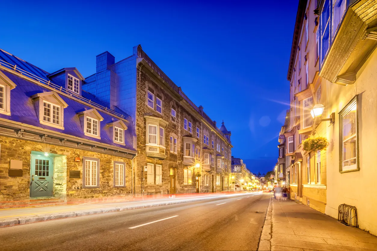 La rue Saint-Louis dans le Vieux-Québec  © iStock / benedek
