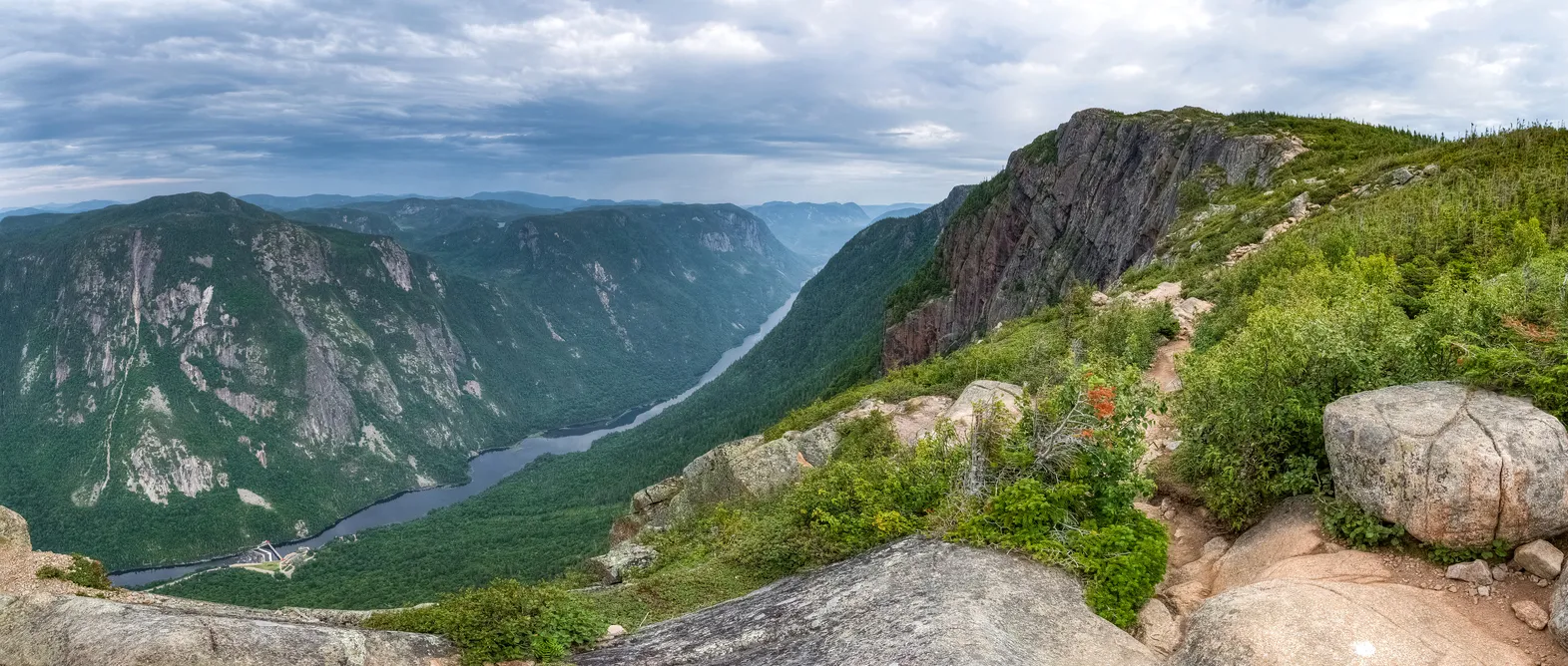 Vue d'ensemble sur la vallée de la rivière Malbaie depuis le parc des Hautes-Gorges, Charlevoix, Québec, © iStock / David Boutin Photography