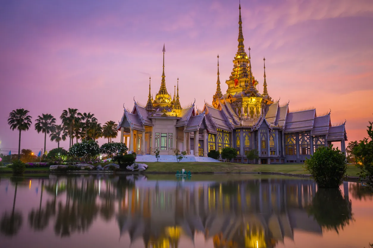 Le temple Wat Non Kum  dans la province de Nakhon Ratchasima en Thaïlande © iStock / powerbeephoto