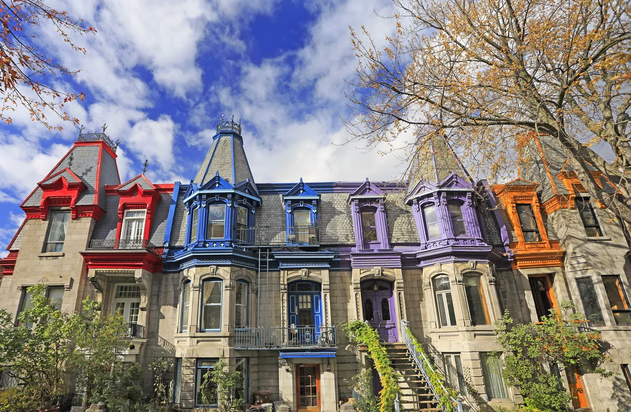 Les maisons colorées du carré Saint-Louis, Montréal  ©  iStock / Vladone