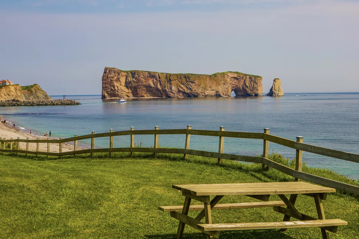 Le roché Percé, à Percé en Gaspésie, au Québec © iStock / RJWalsh