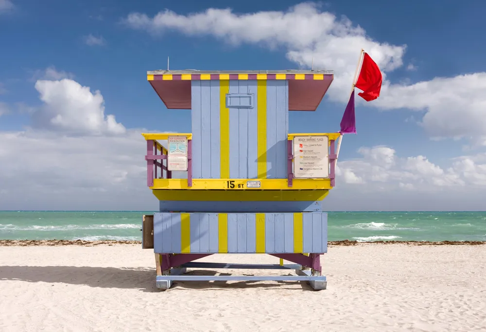Scène estivale avec tour de sauveteur à Miami Beach | © FotoMak
