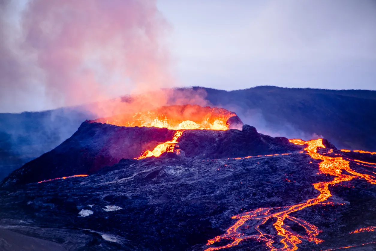 Volcan Fagradalsfjall en 2021 à environ 40 kilomètres de Reykjavík © iStock / :FashionAnatomy