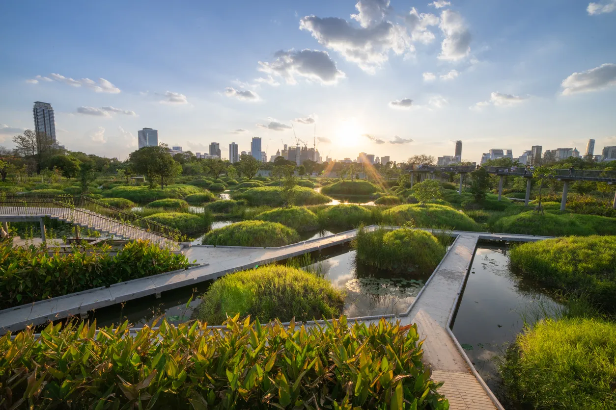 Le nouveau parc Benjakit (สวนเบญจกิติ) au coeur de Bangkok,  ©  iStock / tonbluesman