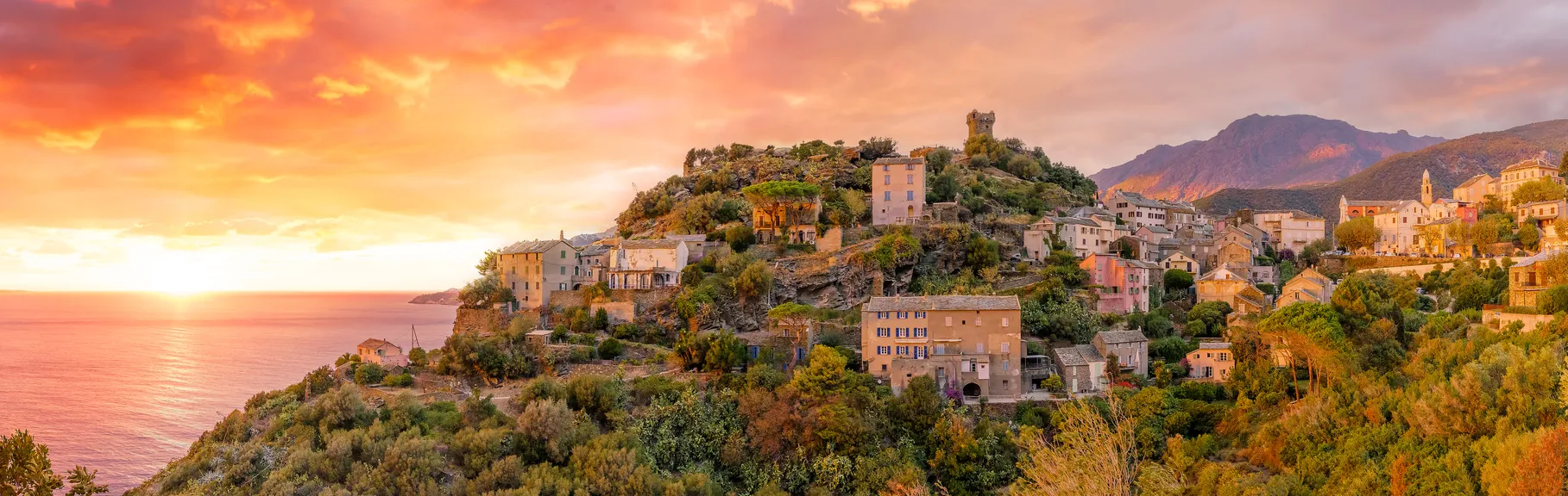 Le village de Nonza en Corse, France | © iStock / Balate Dorin