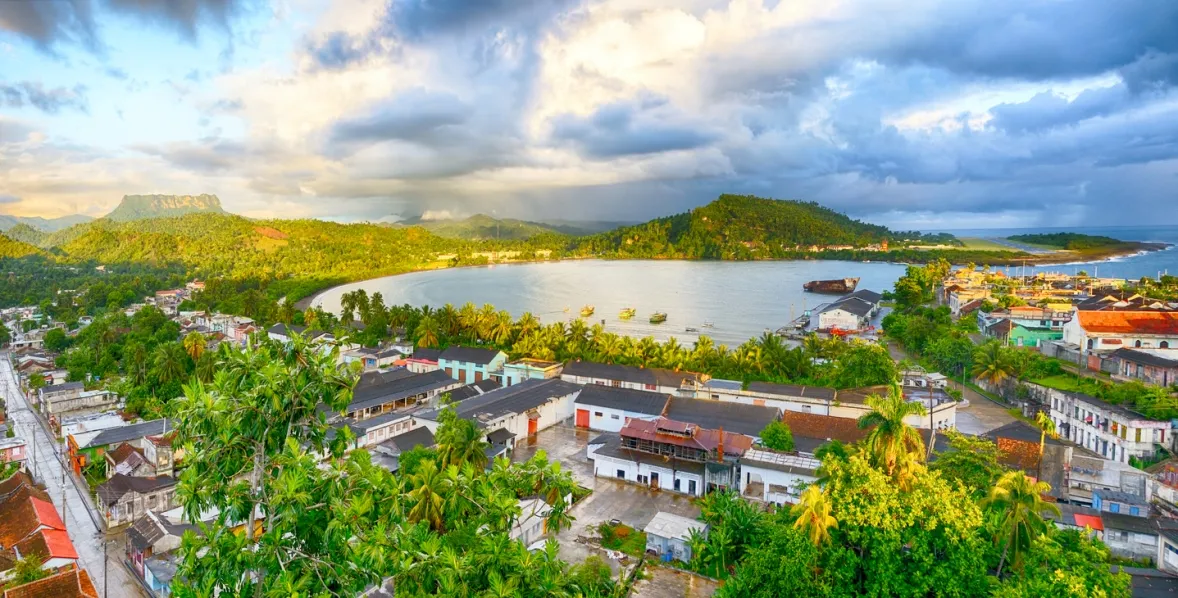  La baie de Baracoa, Cuba © iStock / alxpin