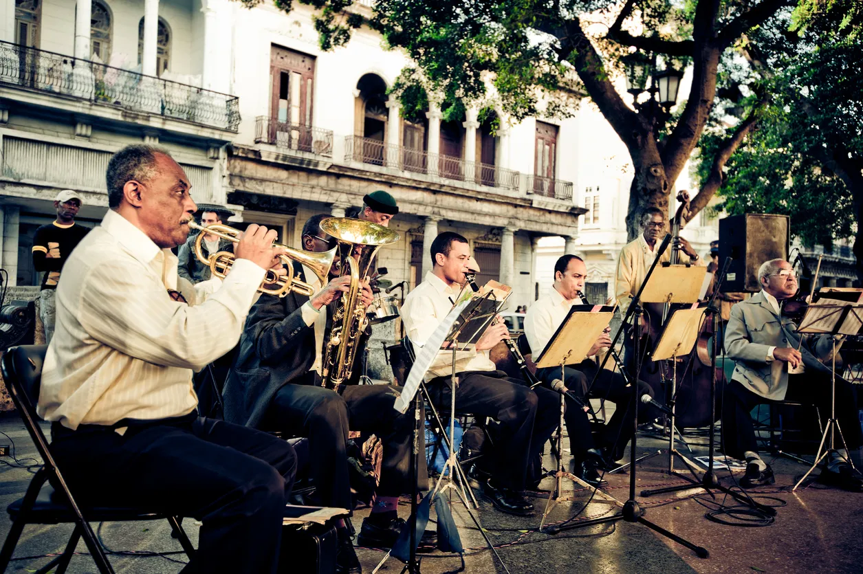 Orchestre de musiciens cubains à La Havane © iStock / ArtMarie