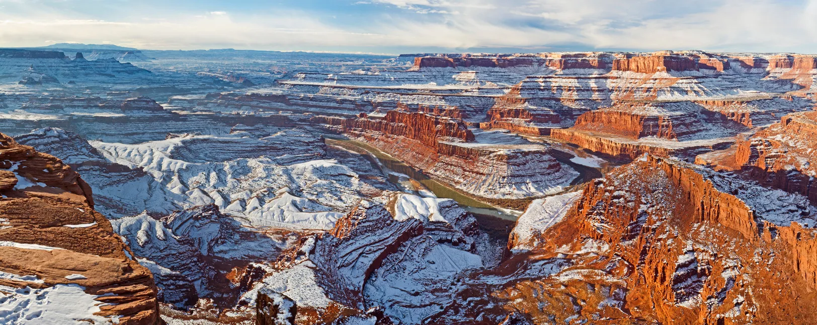 Vue hivernale d'un virage du fleuve Colorado en Utah  © iStock / lightphoto