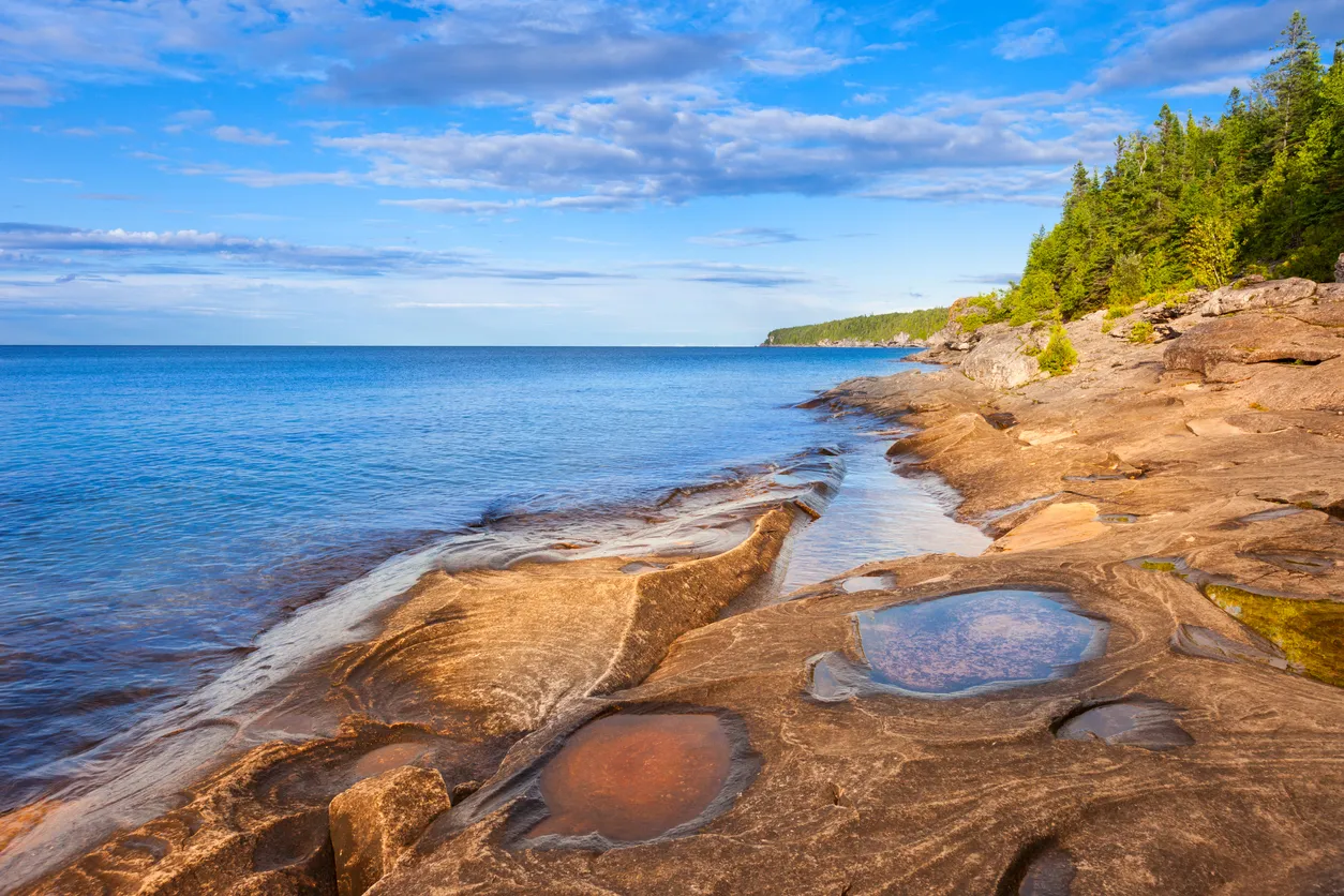 Bruce peninsula sur la baie Georgienne © iStock / benedek