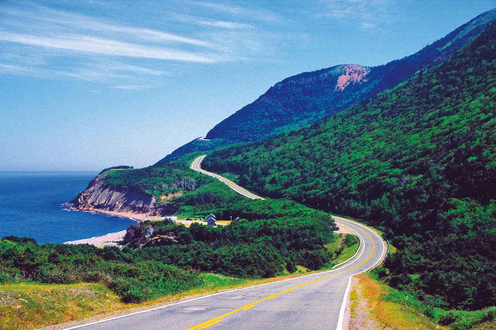 La route du Cap Breton en Nouvelle-Écosse
Photo © iStockphoto - DenisTangneyJr