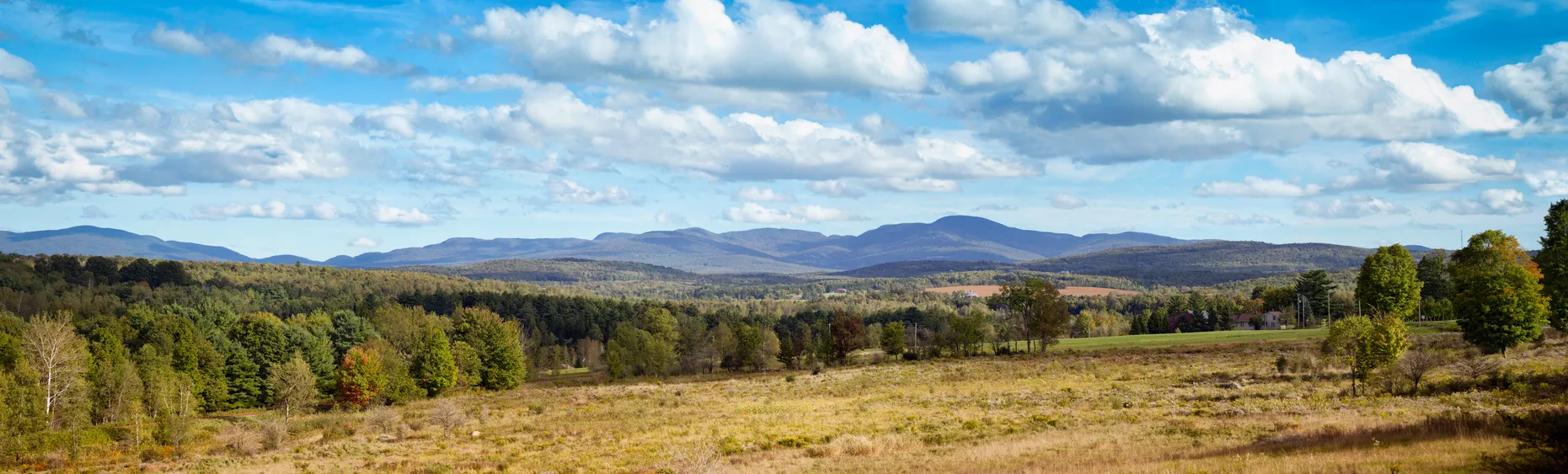 Panorama sur les Appalaches près de Sutton, Cantons-de-l'Est, Québec © iStock / NicolasMcComber