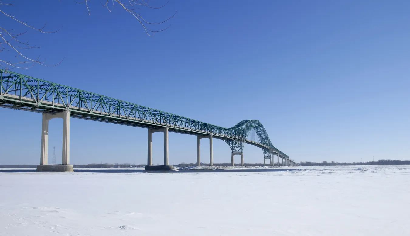 Le pont Laviolette sur le Saint-Laurent; il relie Trois-Rivières à Bécancour © iStock / Jack_Art 