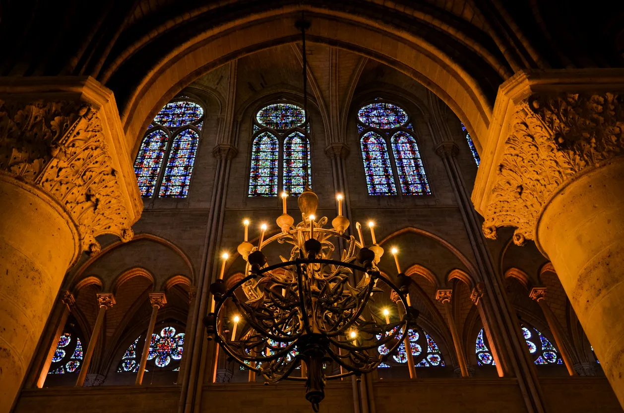 L'intérieur de la cathédrale de Reims © iStock / gethinlane