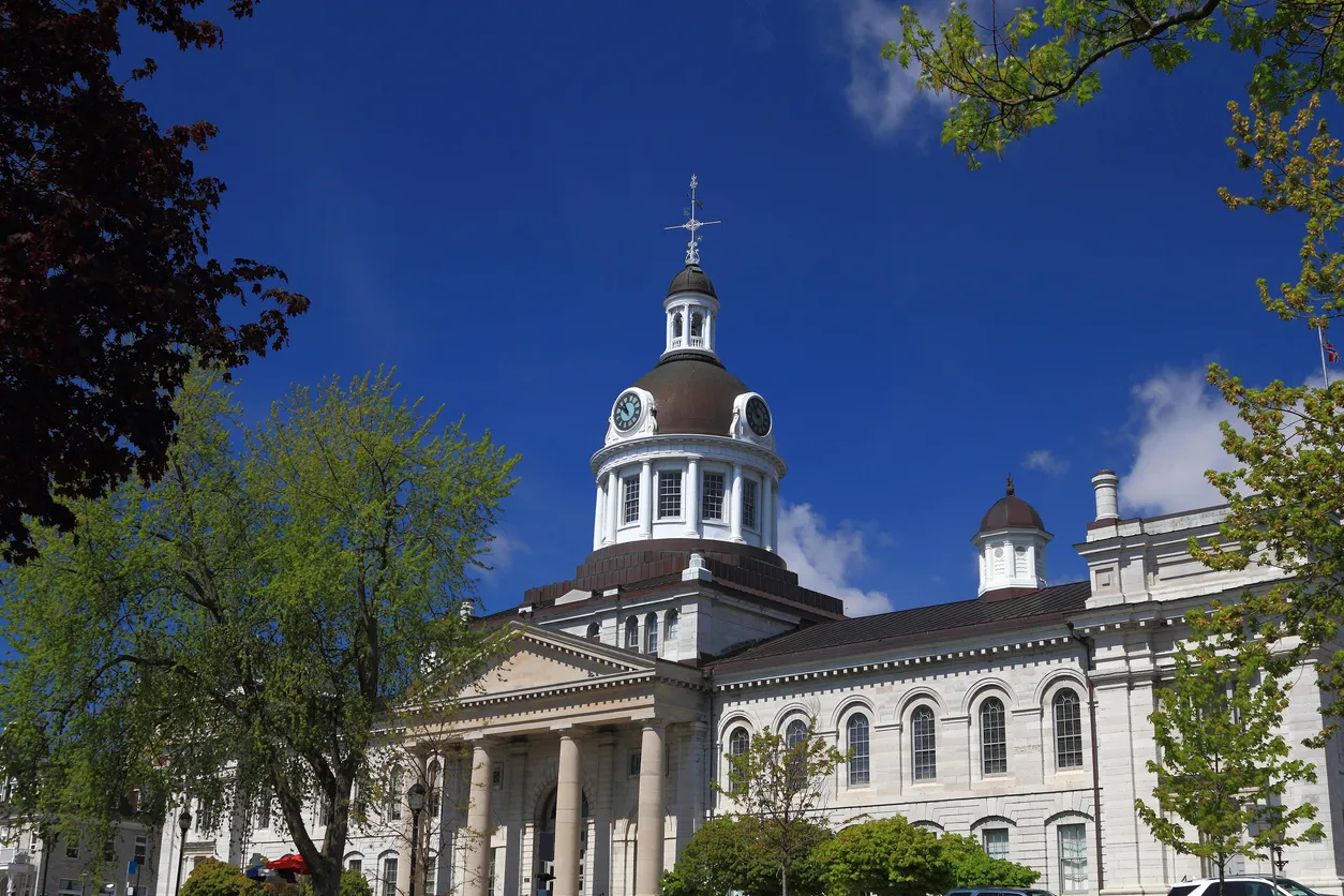 L'Hôtel de Ville de Kingston, Ontario © iStock /alex5248