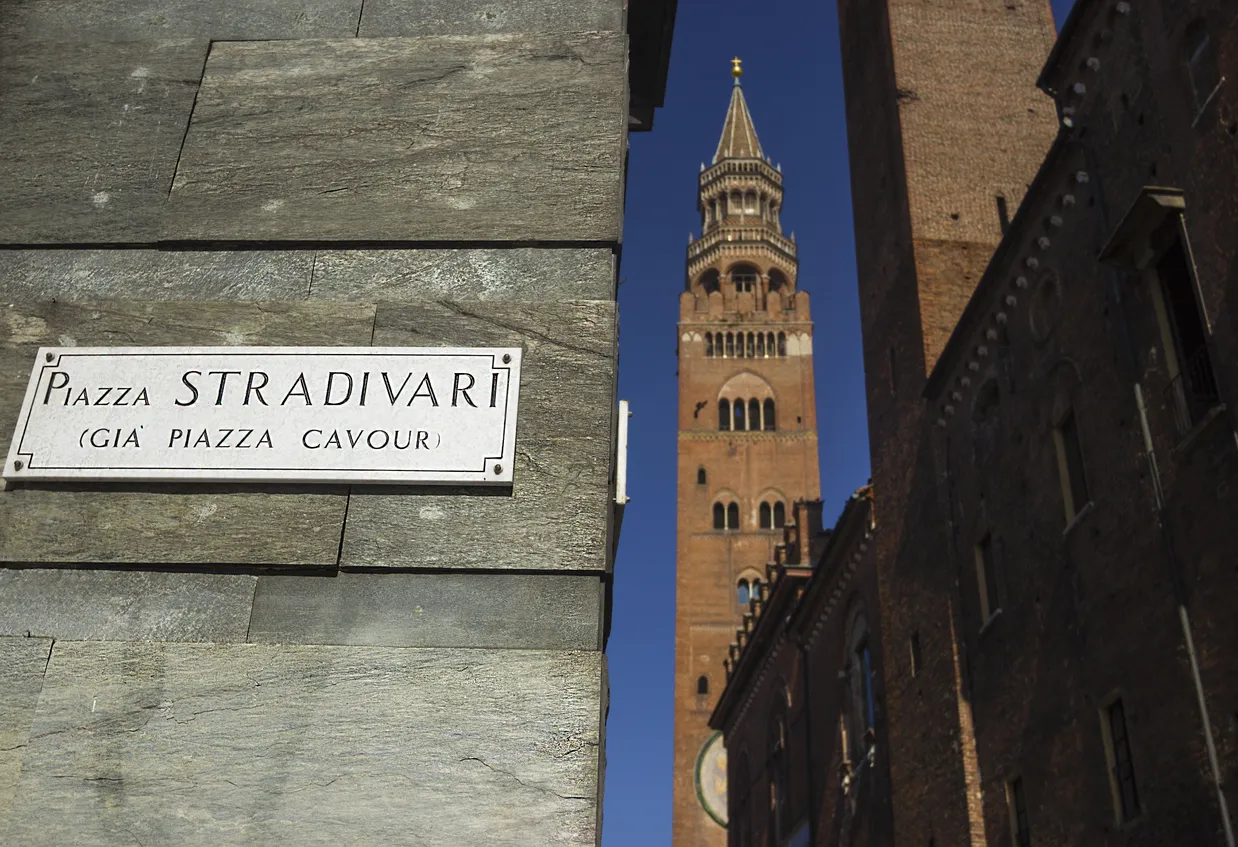 Piazza Stradivari en hommage au célèbre luthier Stradivarius, Cremona, Italie
© iStock acaparco