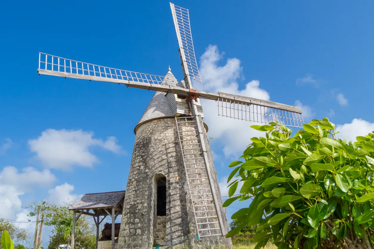 Le moulin Bézard à Capesterre-de-Marie-Galante sur l'île de Marie-Galante  © iStock / okfoto