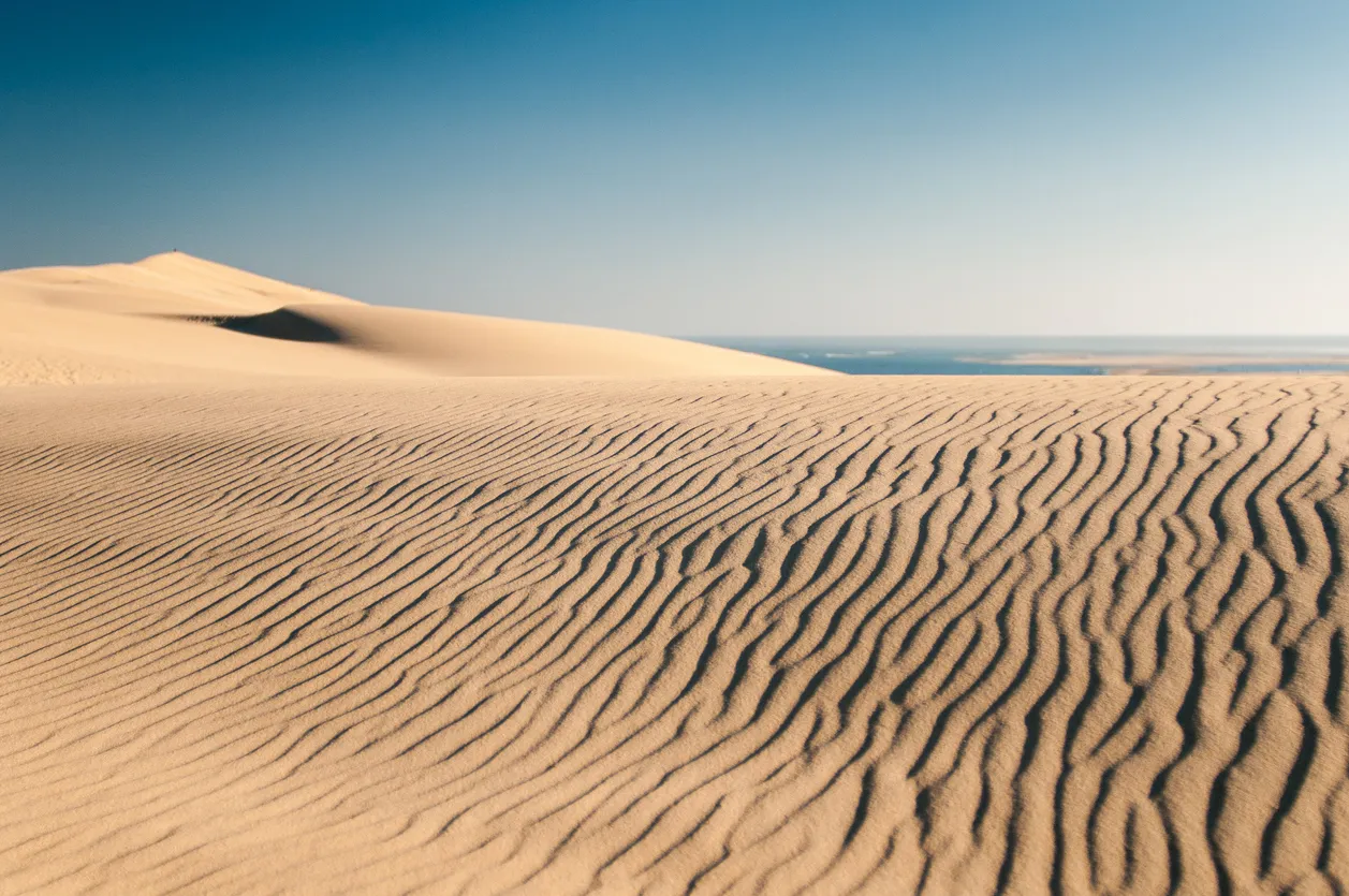 La dune du Pilat sur la côte d'Argent près du bassin d'Arcachon, région Nouvelle-Aquitaine, France © iStock / Echinophoria