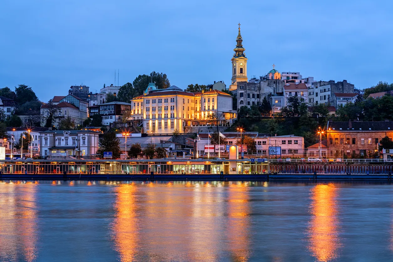 L'heure bleue à Belgrade © iStock / vladimir_n