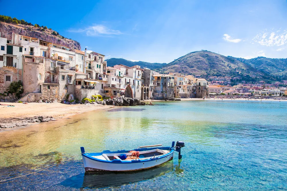 Cefalù, Sicile | © master2