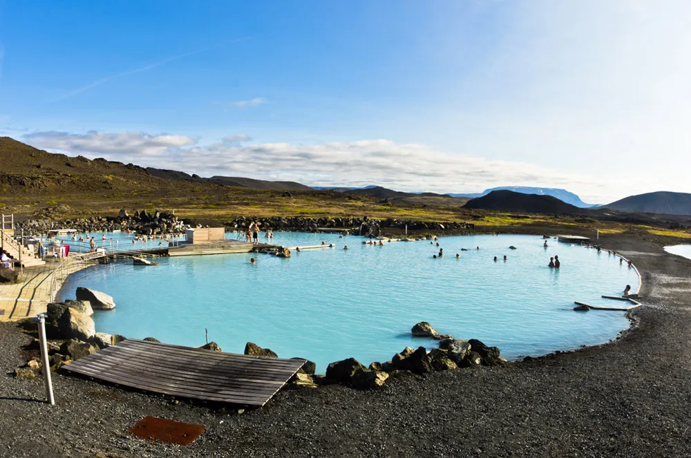Les bains extérieurs chauds de Mývatn Nature Baths au nord-est de l'Islande | ©istockphoto/Banet12