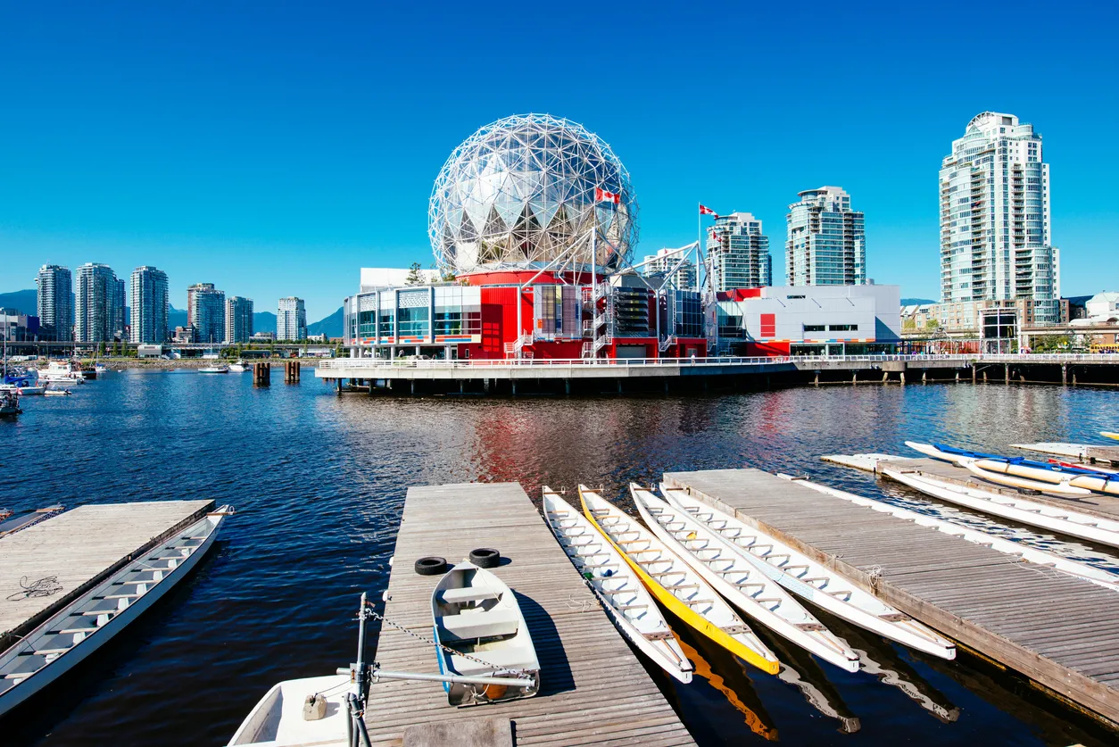 Le dôme géodésique inspiré de Buckminster Fuller conçu par l'architecte en chef de l'Expo 86, Bruno Freschi; maintenant le Science World centre. © iStock / ferrantraite