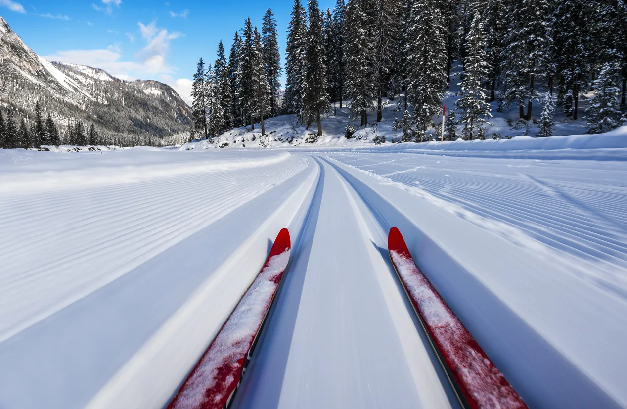 Ski de fond dans les Dolimites, Italie du Nord  © iStock / technotr