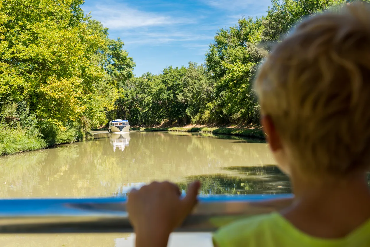 À bord d'une péniche sur le canal du Midi © iStock / no_limit_pictures