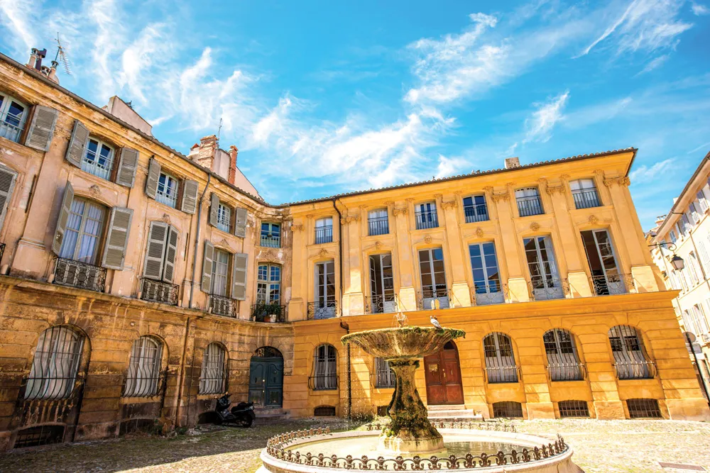 La place d’Albertas au centre d'Aix en-Provence. | © iStockphoto.com/RossHelen