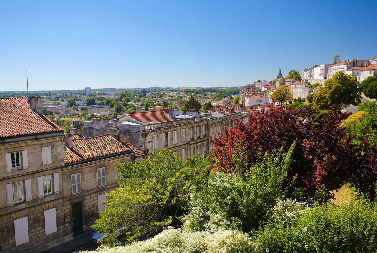 Angoulême en région Nouvelle-Aquitaine, sur la liaison Bordeaux - Francfort ©  iStock / Jorisvo