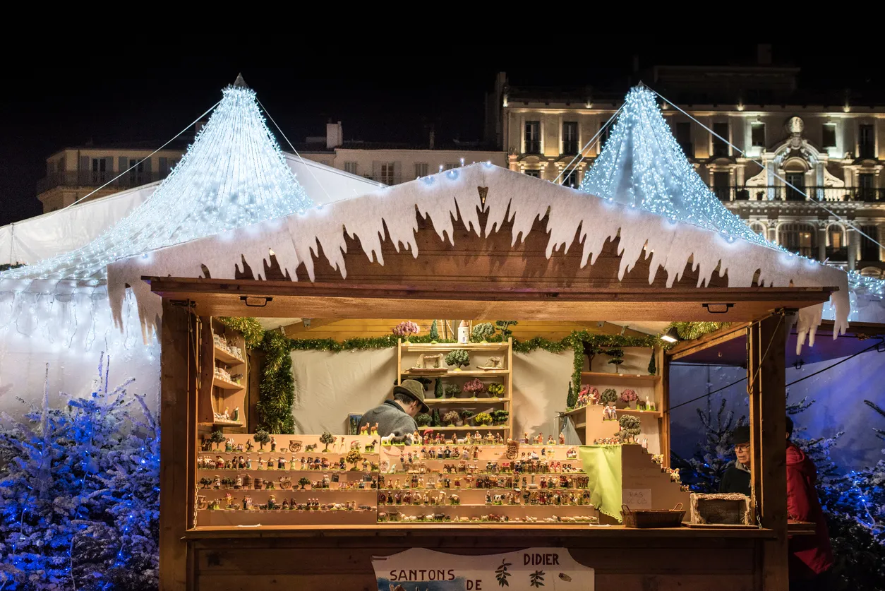 Des santons au marché de Noël de Toulon © iStock / jeangill
