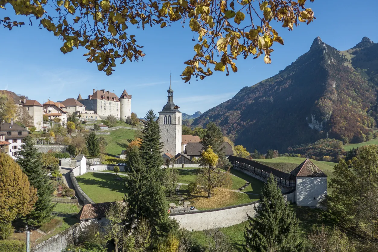 Le village médiéval de Gruyères dans le canton suisse de Fribourg
© iStock / john davies