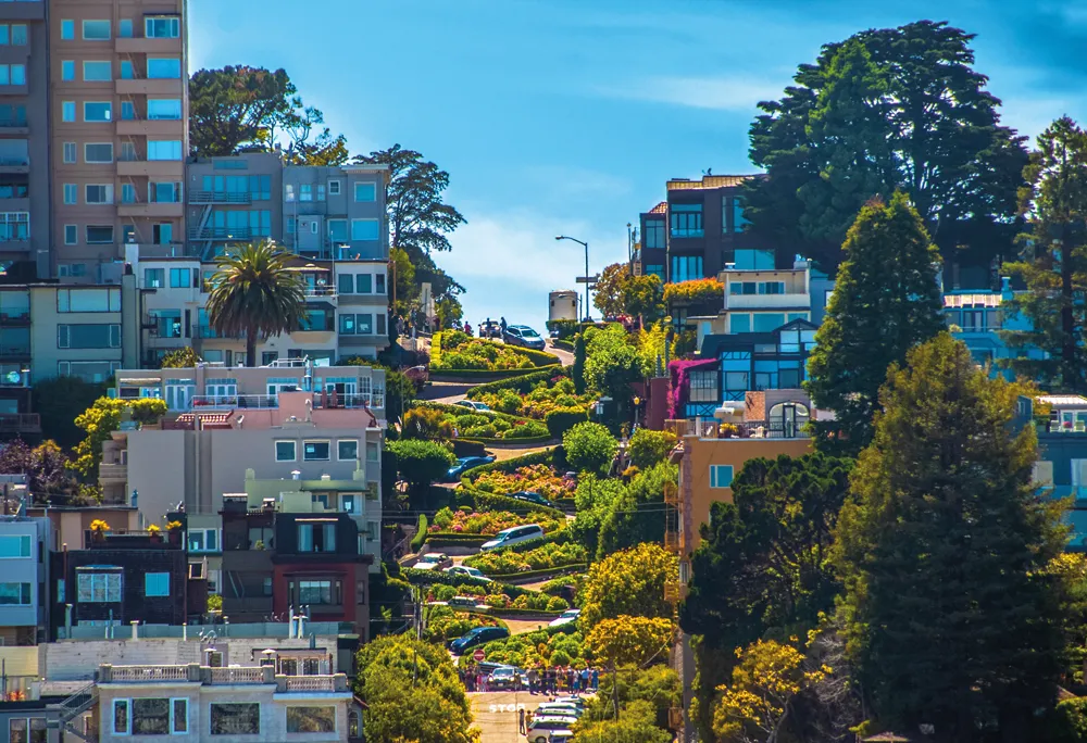 Lombard Street. 
©iStockphoto.com/Ershov_Maks 