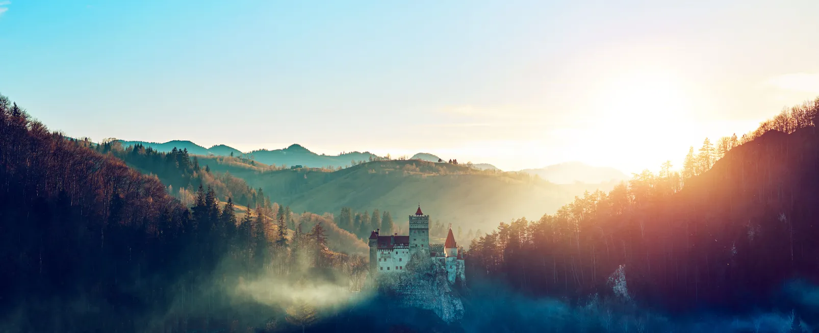 Le château de Bran en Transylvanie, château de  Vlad l’Empaleur © iStock/ stock_colors