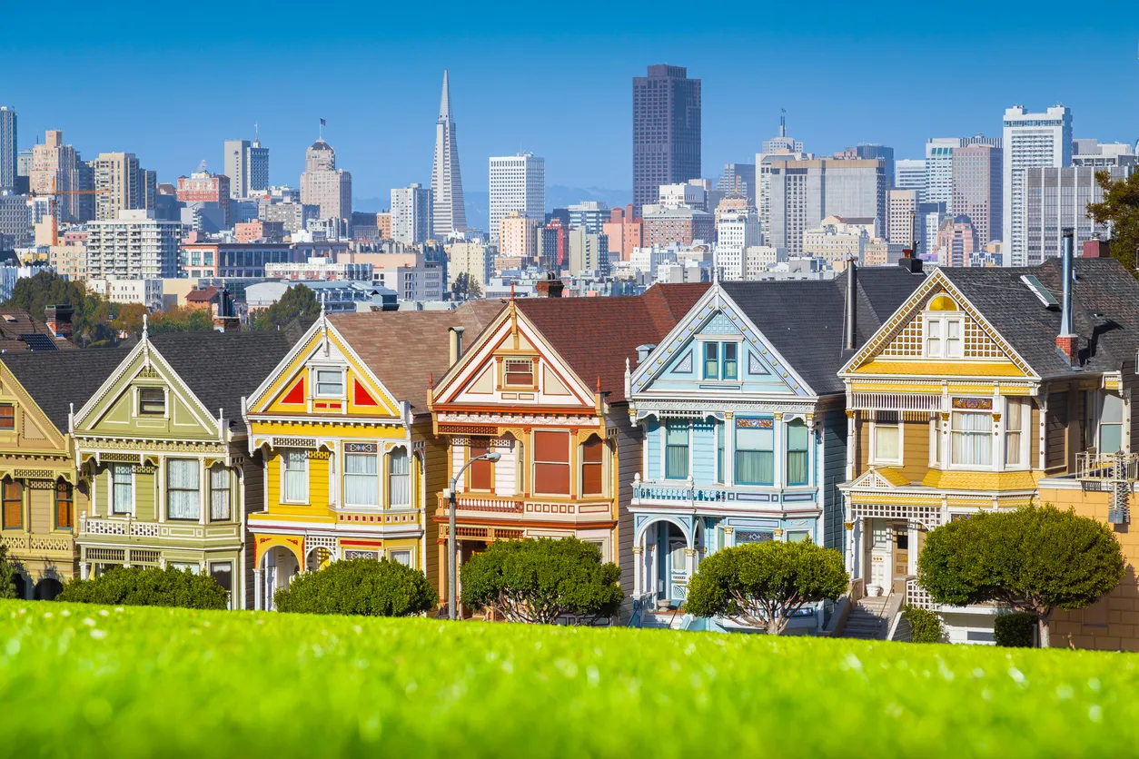 Les painted ladies d'Alamo Square, San Francisco © iStock / bluejayphoto
