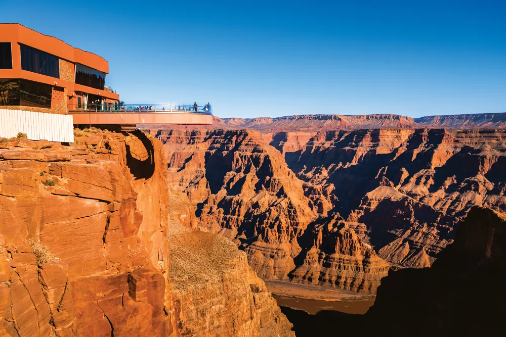 Skywalk at Eagle Point. © iStock/diegograndi