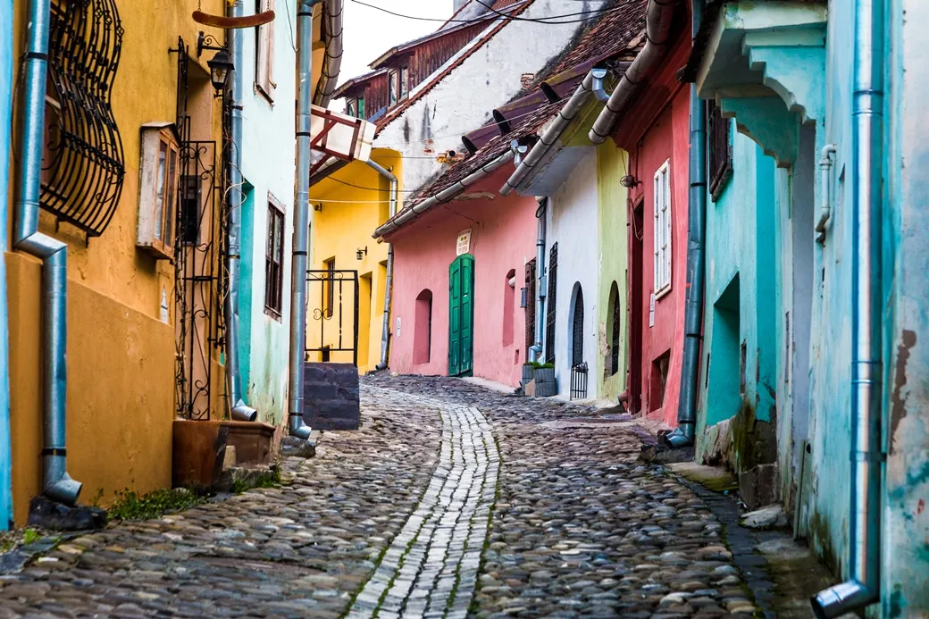 Sighisoara est une ville de Transylvanie en Roumanie, inscrite au Patrimoine Mondial de l'Unesco.  © iStock / coldsnowstorm
