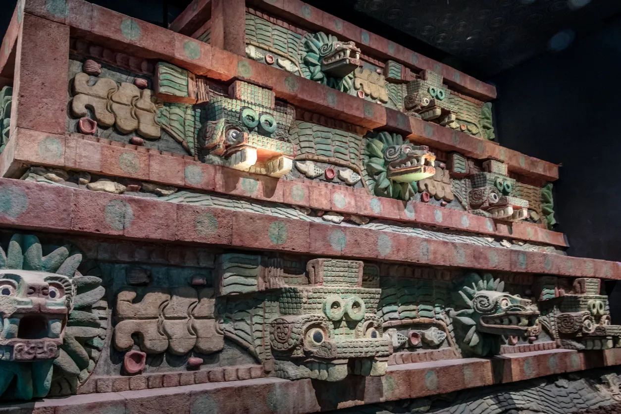 Réplique du temple de Teotihuacan au Museo Nacional de Antropologia ©iStock / diegograndi