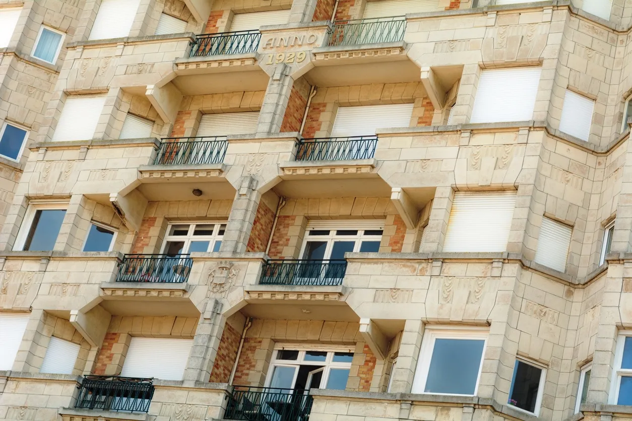 Le "Palais du Comte Jean" à Blankenberge, sur la côte belge, conçu par l'architecte bruxellois Armand de Saulnier, et construit en 1929. © iStock / Beeldbewerking