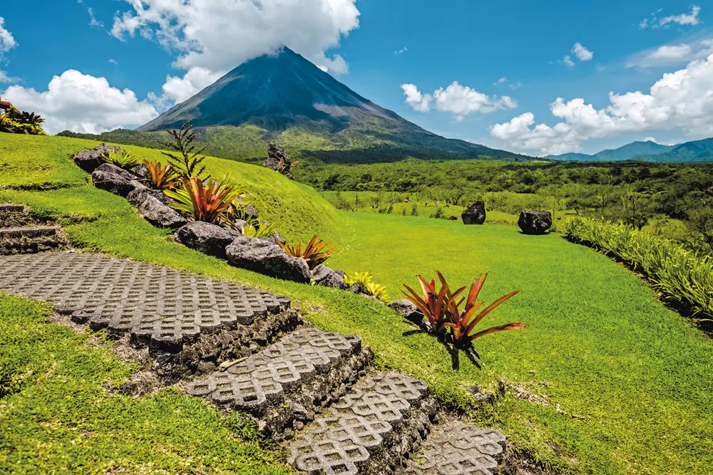 Volcán Arenal.©iStockphoto/mihtiander