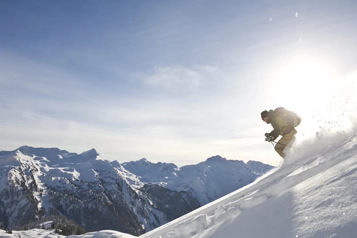 Skieur à Revelstoke © iStock / Heath Korvola