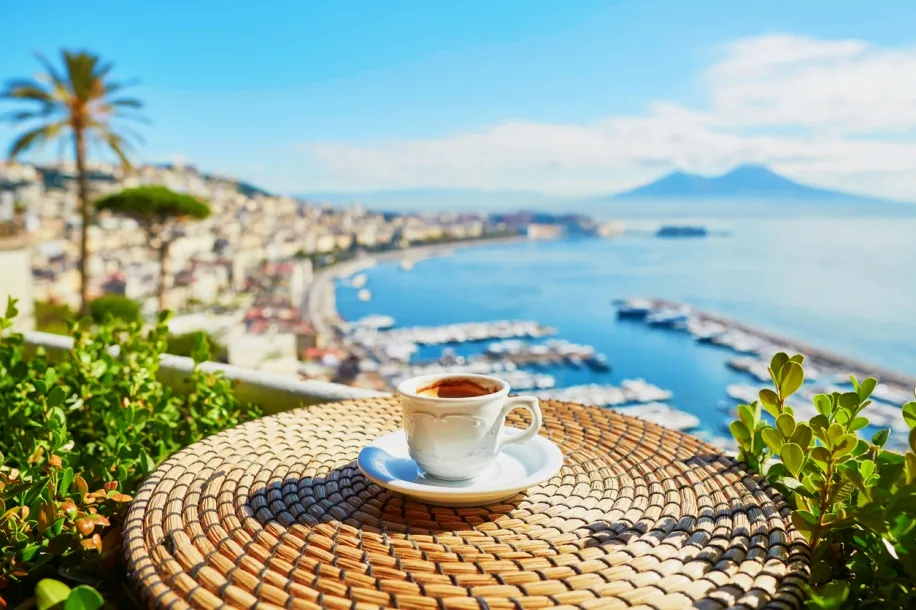 Plaisir de la pause café à Naples- Photo © iStock-encrier