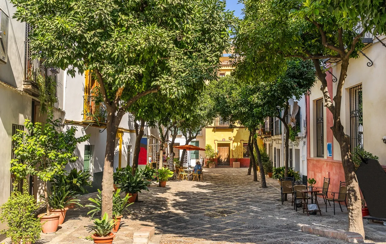 Rue typique de Séville, Andalousie, Espagne © iStock / GordonBell