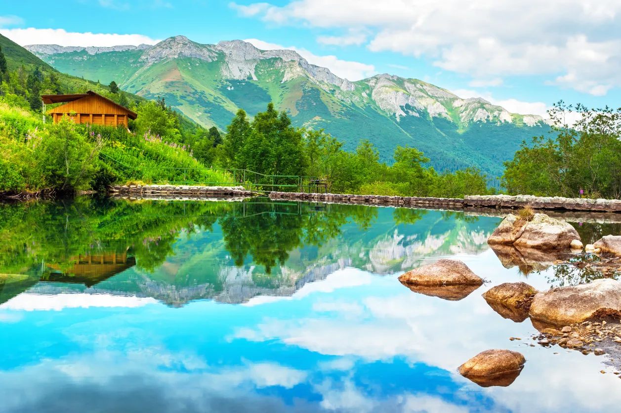 Vu depuis le sentier Zelene Pleso dans le parc national des Tatras en Slovaquie © iStock / Peter_Horvath