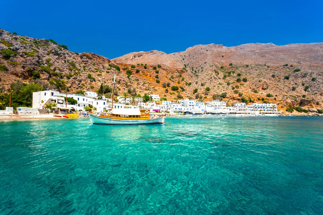 Village de Loutro, Chania, Crète, Grèce © iStock/Gatsi