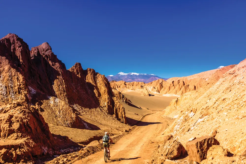Vélo dans la région de San Pedro de Atacama.©iStockphoto/StreetFlash