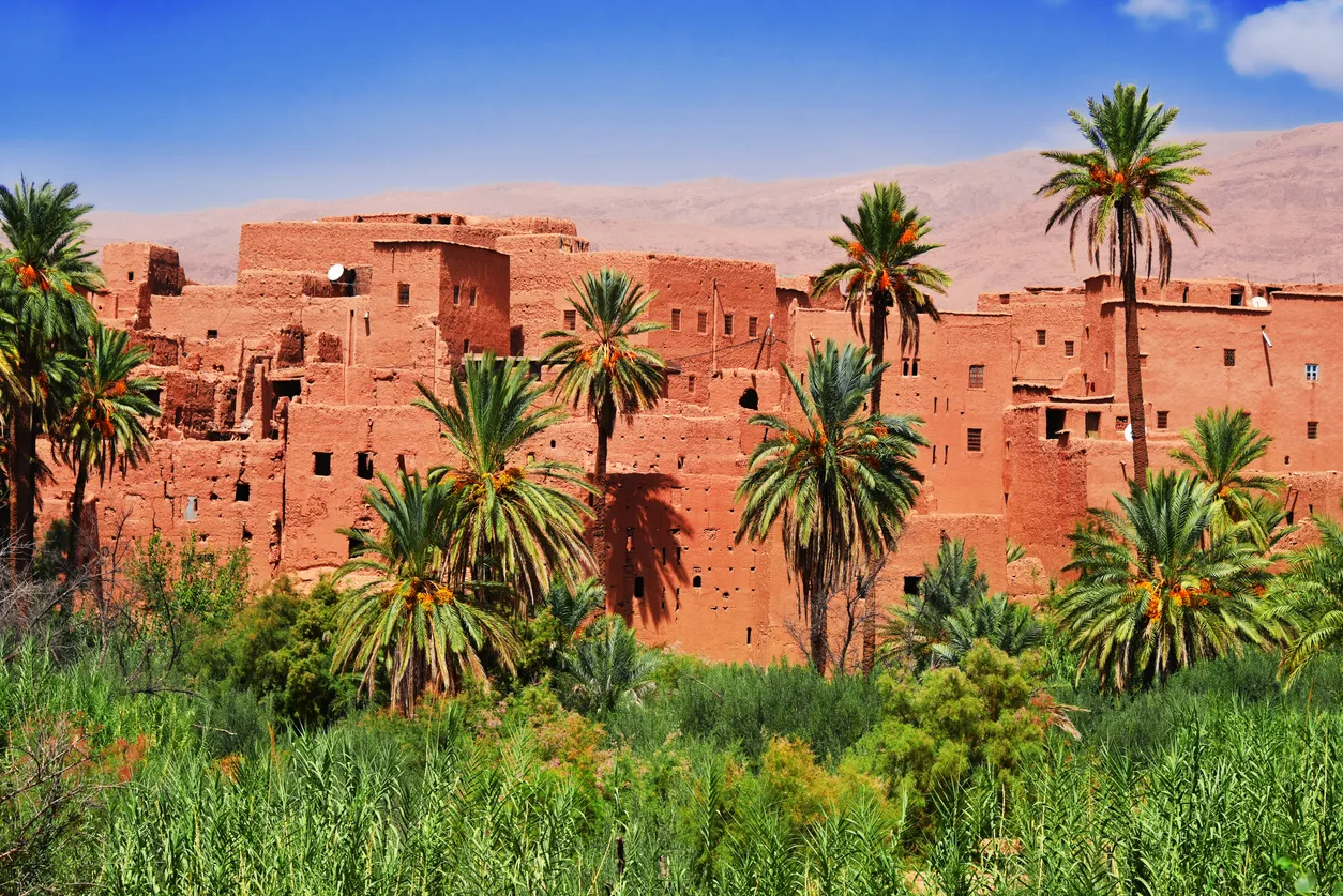 La ville de Tinghir dans le Haut Atlas oriental, au Maroc ©  iStock / monticelllo