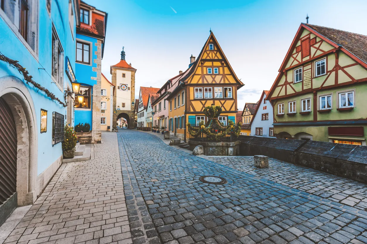 La charmante ville de Rothenburg ob der Tauber (Bavière, Allemagne) - photo © iStock-serts